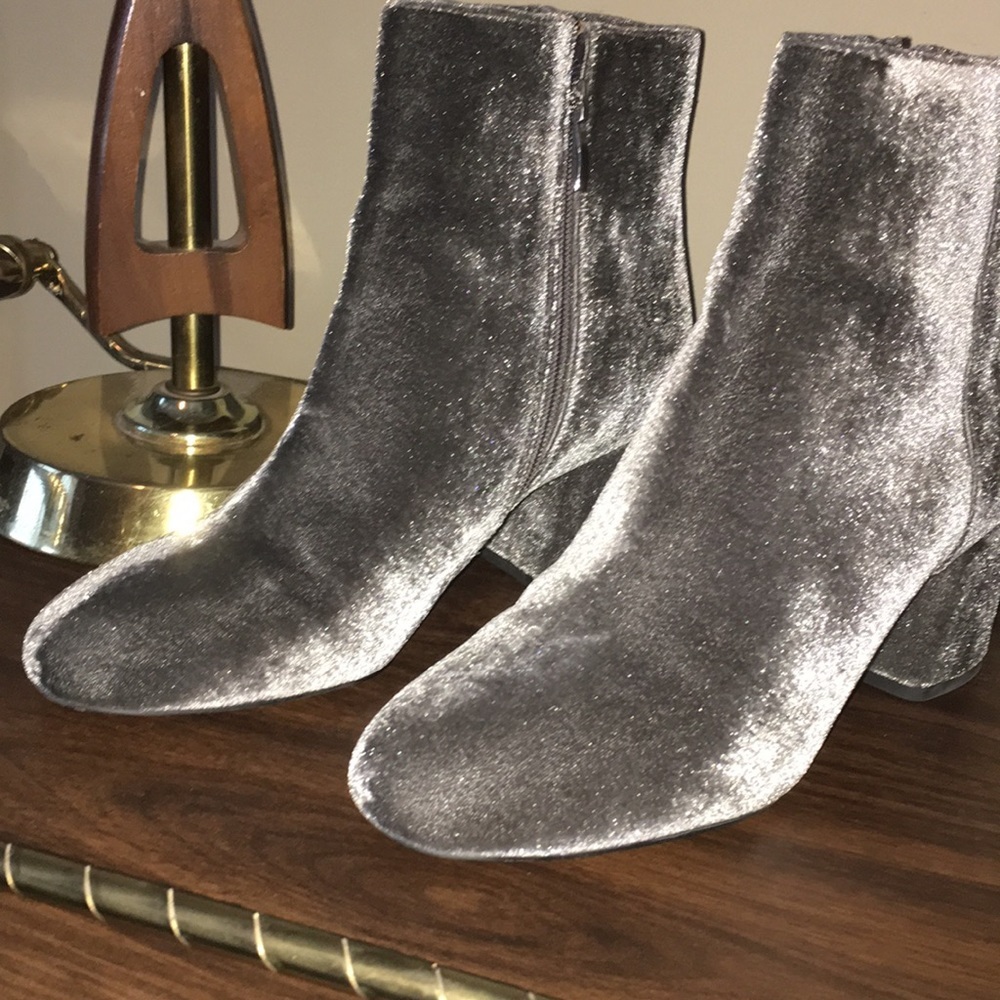 Elegant Gray Velvet Ankle Boots